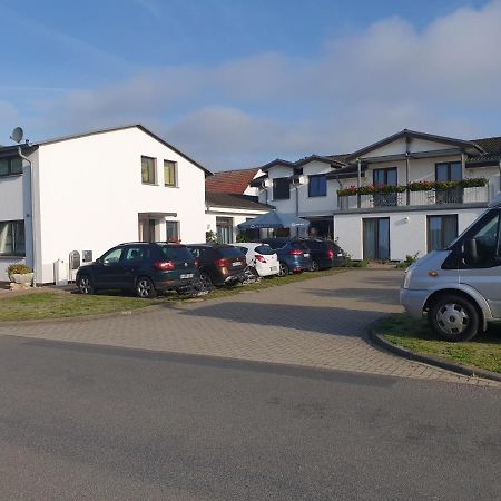 Hotel-Pension Pastow Garni Broderstorf Exterior photo