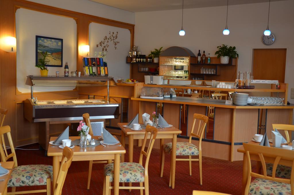 Hotel-Pension Pastow Garni Broderstorf Exterior photo