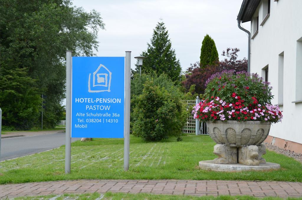 Hotel-Pension Pastow Garni Broderstorf Exterior photo