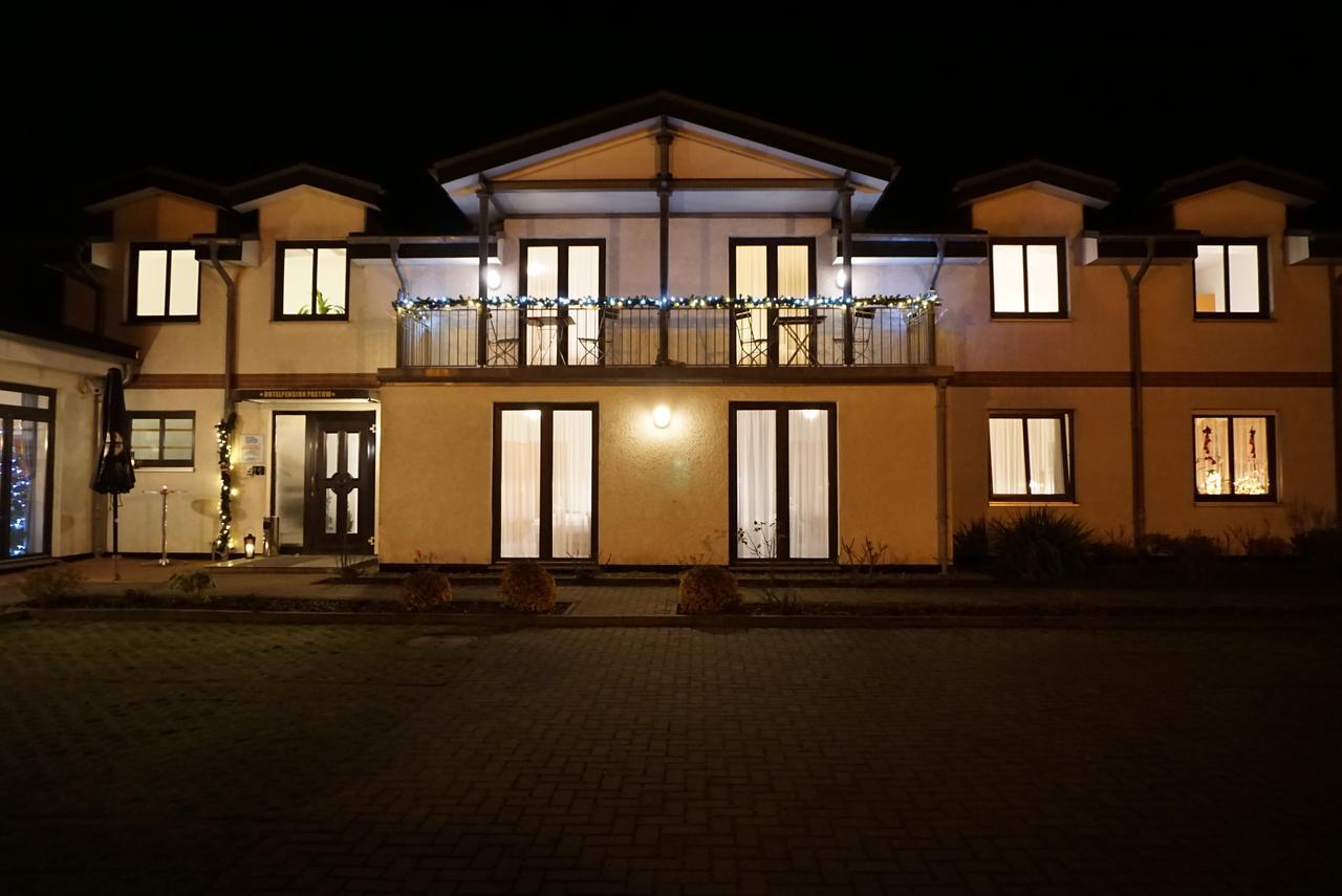 Hotel-Pension Pastow Garni Broderstorf Exterior photo
